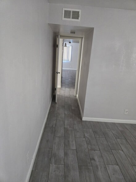 Building Photo - 33 Gold Bar Ct