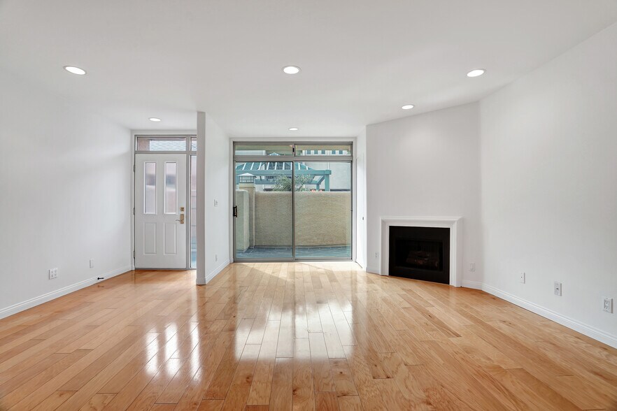 Building Photo - 14101 Dickens St