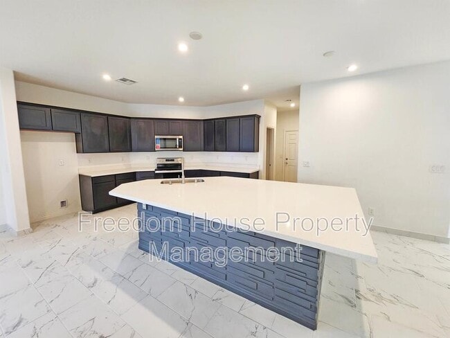 Building Photo - 3821 E Weld Ave