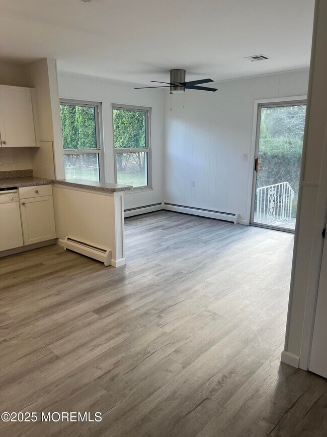 Building Photo - 327 Curacao St