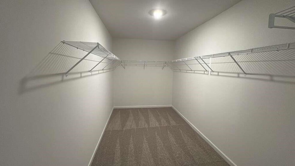 Building Photo - 576 River Run Dr