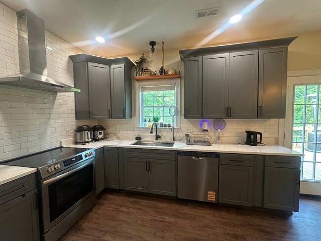 Building Photo - Coming Soon – Spacious 4 Bedroom, 3 Bathroom Custom-Built Home for Rent!