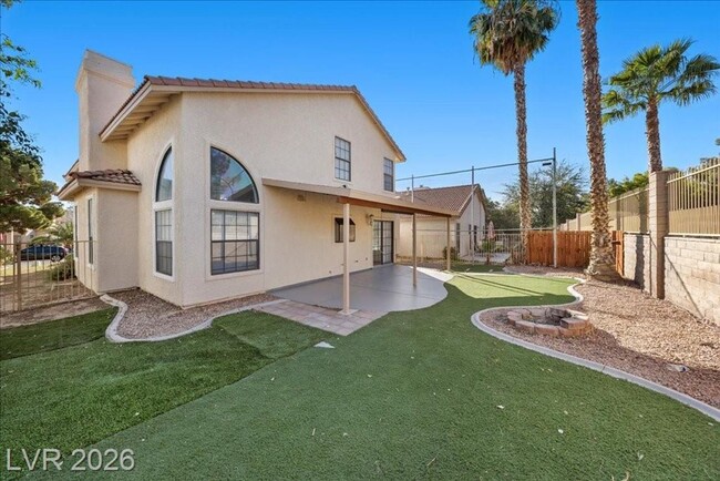 Building Photo - Modern 3Bed/2.5Bath/2Car - 2 Story Home Located In The Guard-Gated Los Prados Golf Community!