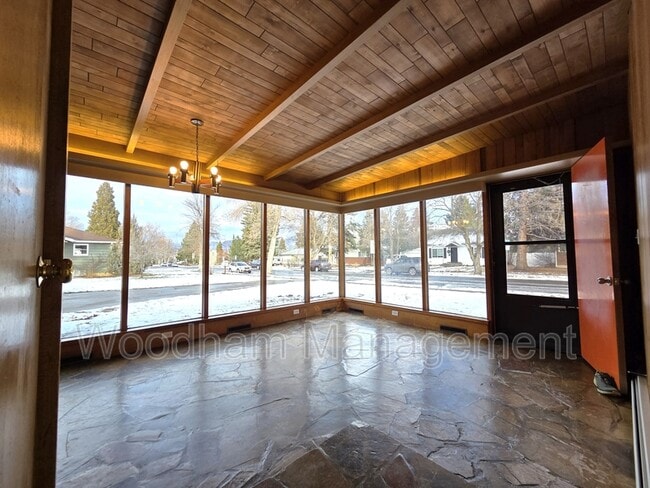 Building Photo - 621 S 14th Ave