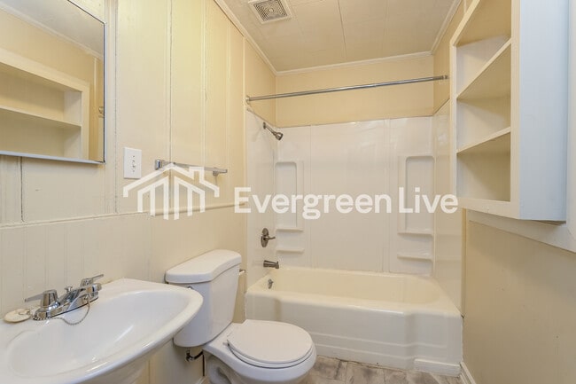 Building Photo - 222 Charles Ave