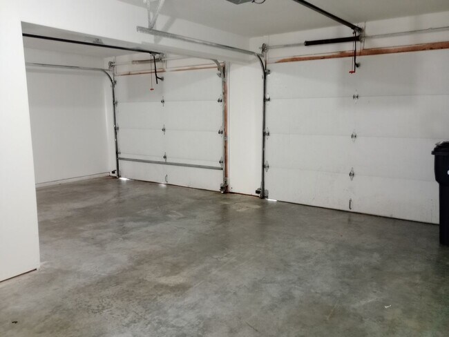 Building Photo - 5005-5007 Carrie Ridge Dr.