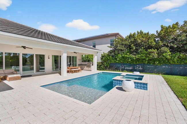 Building Photo - 19886 Meadowside Ln