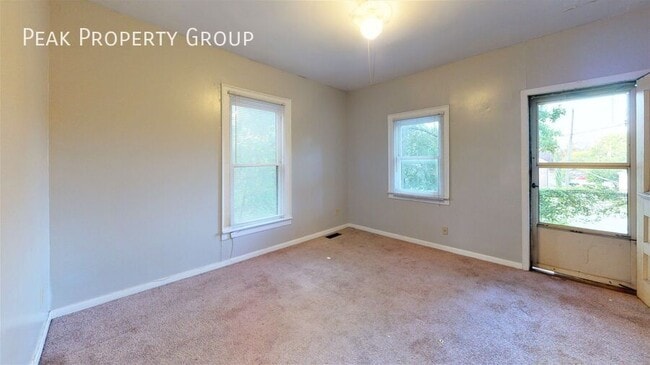 Building Photo - 227 E Northwood Ave
