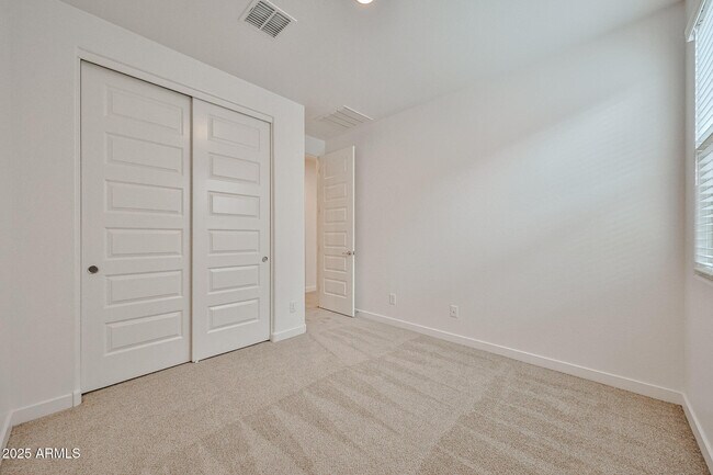 Building Photo - 16828 W Evergreen Rd