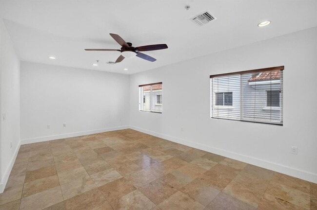 Building Photo - 508 N Birch Rd