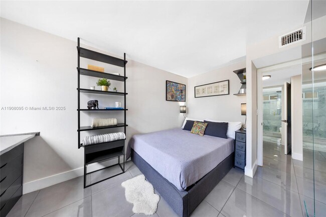 Building Photo - 1665 Bay Rd