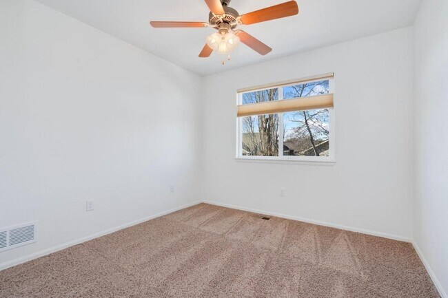 Building Photo - 326 Moss Rock Way