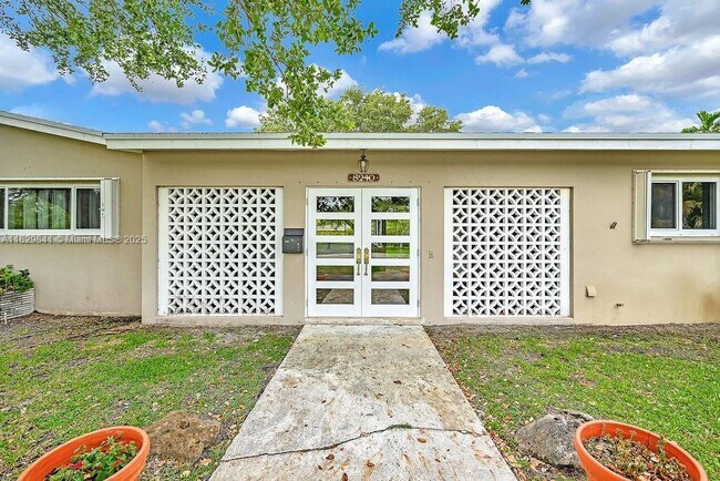 Building Photo - 8240 SW 141st St