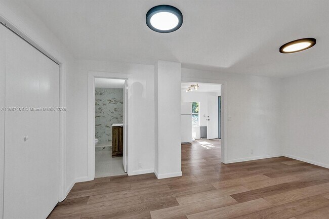 Building Photo - 310 N Ocean Breeze