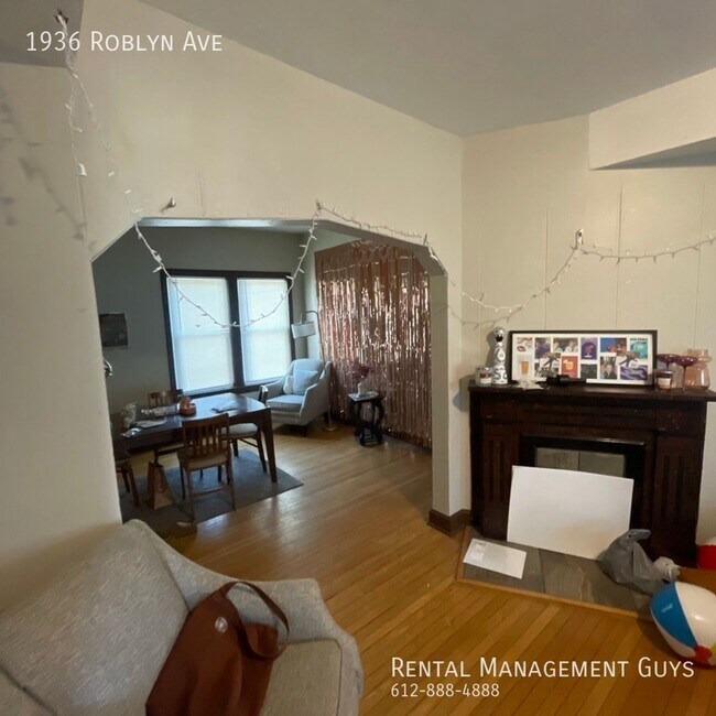 Building Photo - 1936/1938 Roblyn Ave