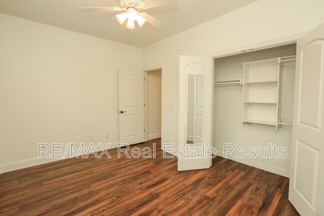 Building Photo - 303 NW Palomino St