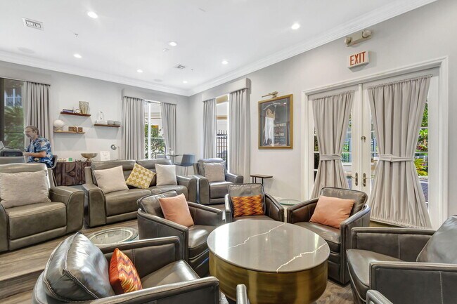 Building Photo - 720 S Sapodilla Ave