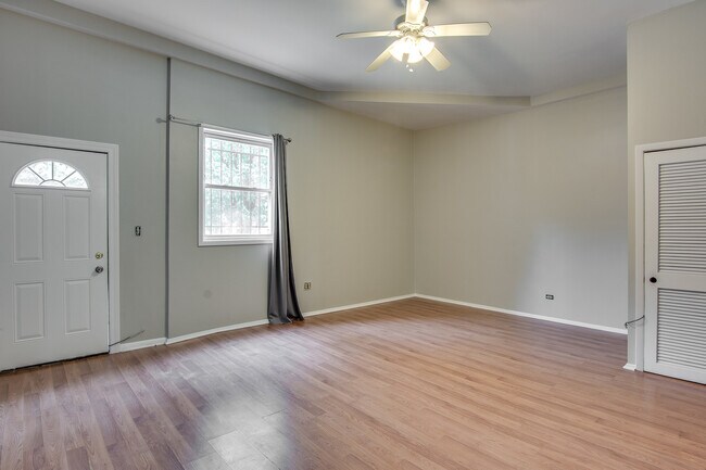 Building Photo - 1825 N Kedzie Ave