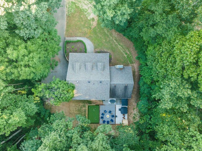 Building Photo - 41 Little Forest Dr