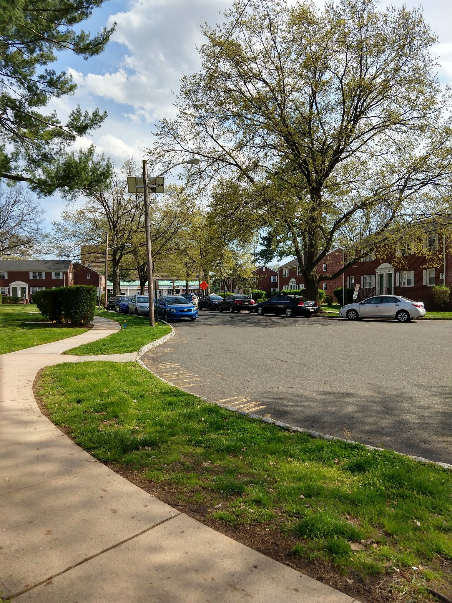 Building Photo - 30 Carolyn Terrace