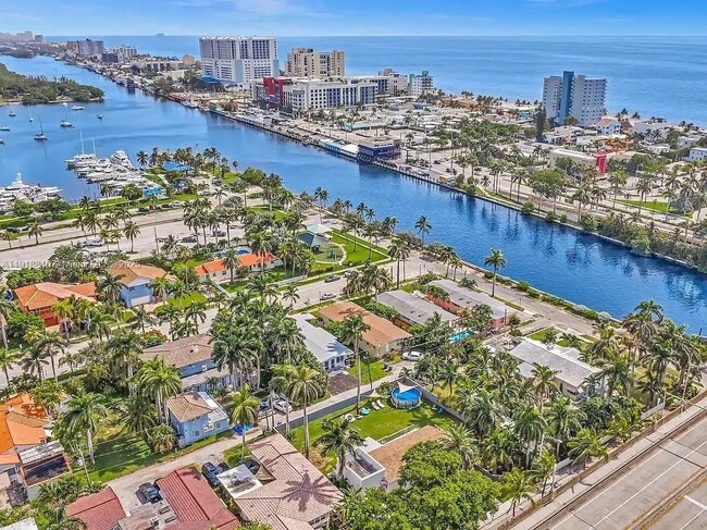 Building Photo - 715 Hollywood Blvd