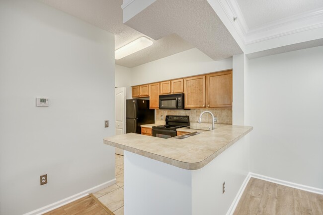 Building Photo - 2206 Myrtlewood Cir E