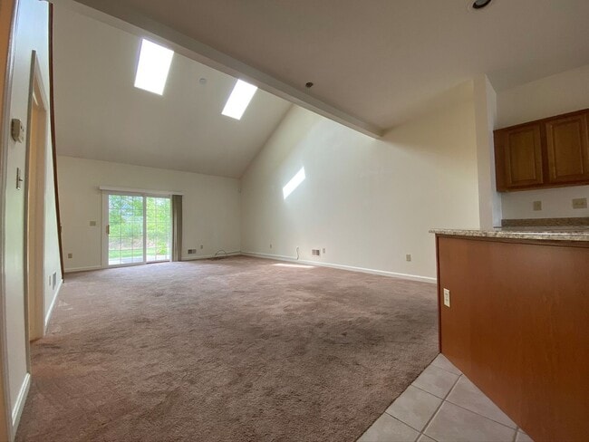 Building Photo - 106 Amber Ln