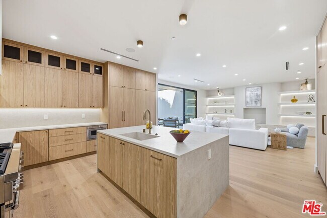 Building Photo - 16643 Addison St