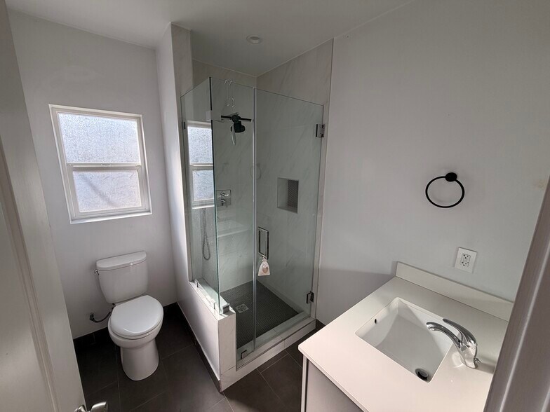 Building Photo - 5840 Allott Ave