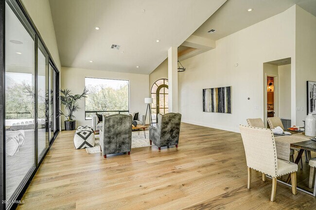 Building Photo - 301 E Jomax Rd