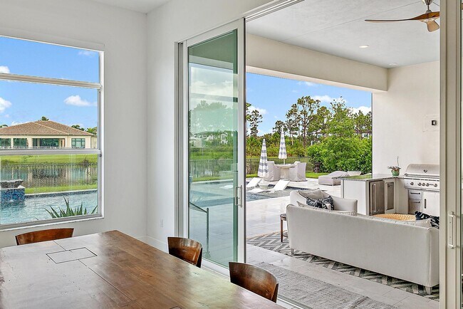 Building Photo - 8270 SE Pennock Trail