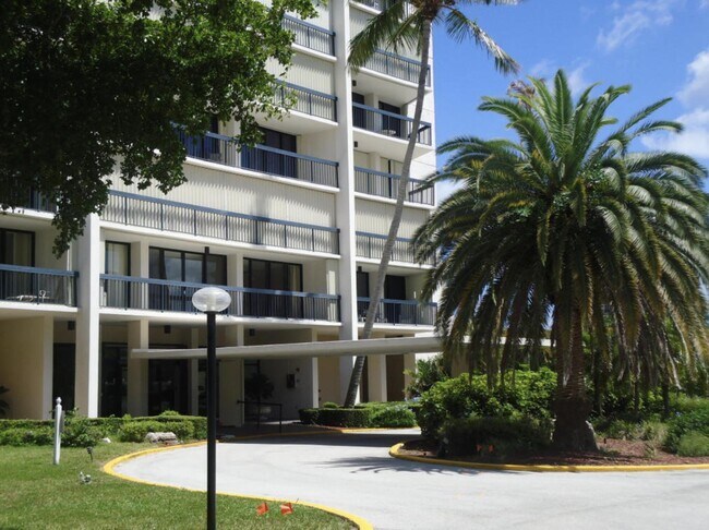 Building Photo - 2425 Presidential Way