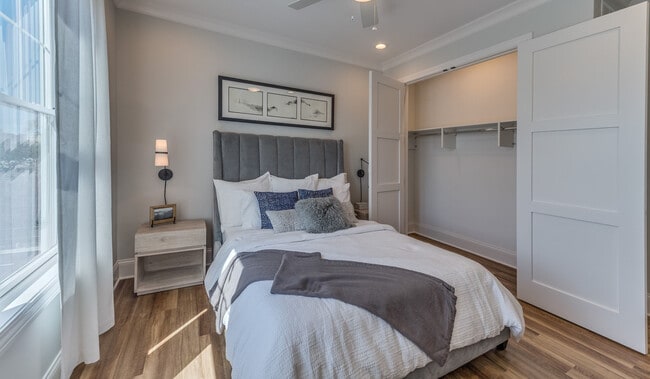 Building Photo - 1106 S Eldridge Ln