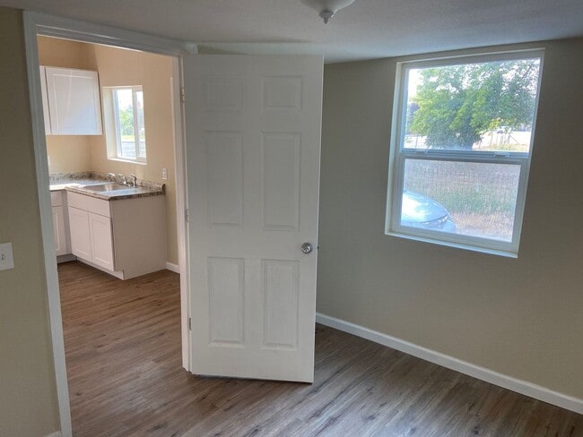 Building Photo - 318 E Front St