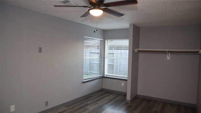 Building Photo - 2515 Edgedale Dr