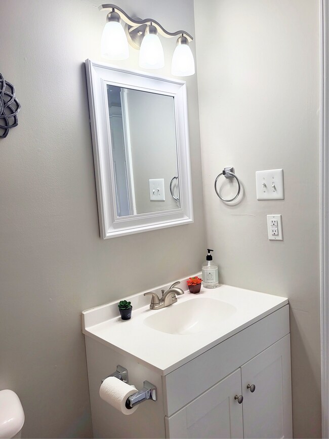 Building Photo - 3 Bedroom apartment in Maryville, TN!