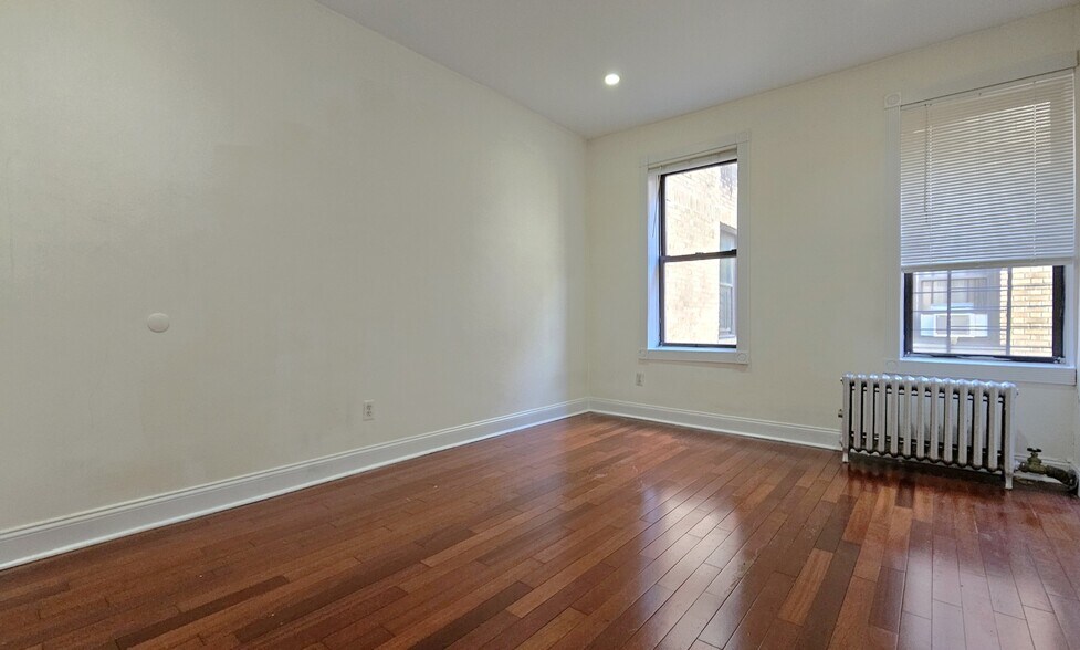 Building Photo - 20 Magaw Pl