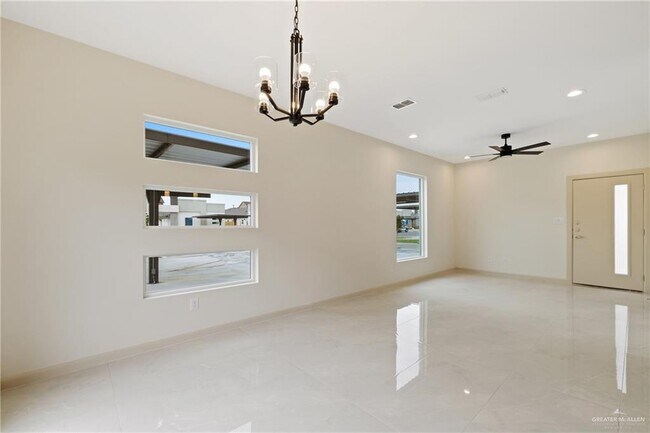 Building Photo - 1705 W Violet Dr