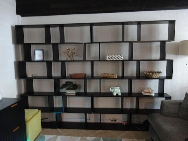 Building Photo - 2660 NE 8th Ave