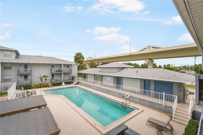 Building Photo - 4928 W Gandy Blvd