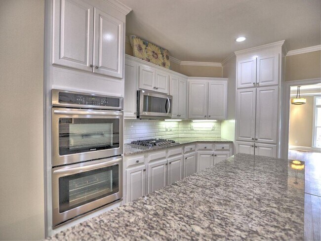 Building Photo - 3237 Waldwick Way SE