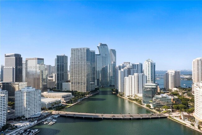 Building Photo - 495 Brickell Ave