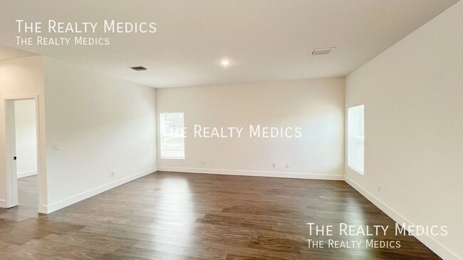 Building Photo - 905 Toluca St SE