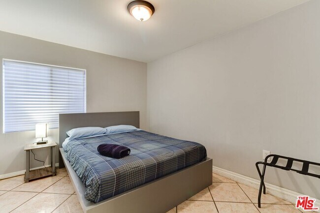 Building Photo - 6659 Amigo Ave