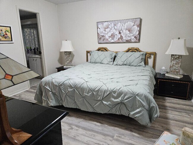 Building Photo - 105 Lake Pine Cir