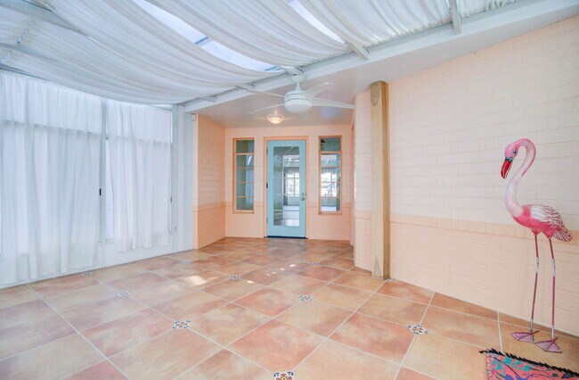 Building Photo - 1301 W Mulberry Dr