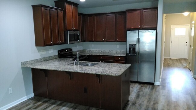 Building Photo - Like New Townhome in Stallings!