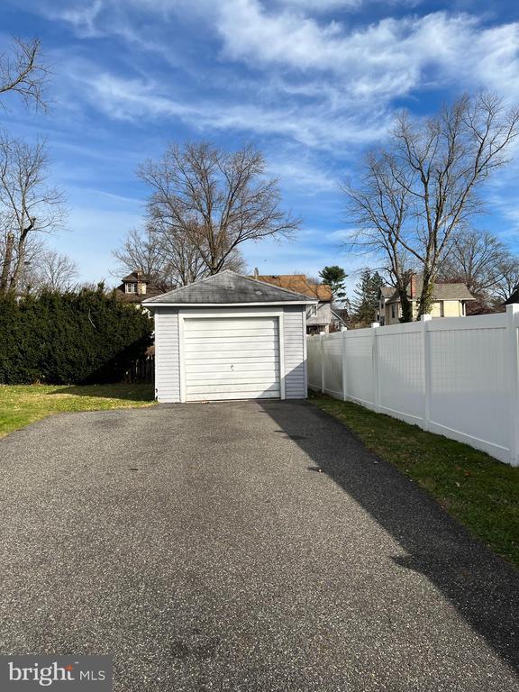 Building Photo - 29 10th Ave