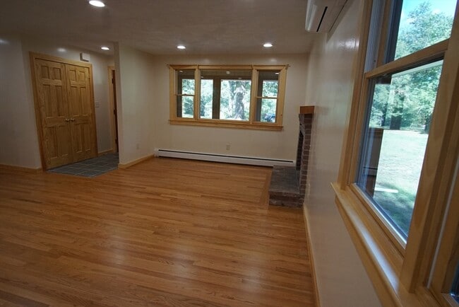 Building Photo - 49 Conant Rd