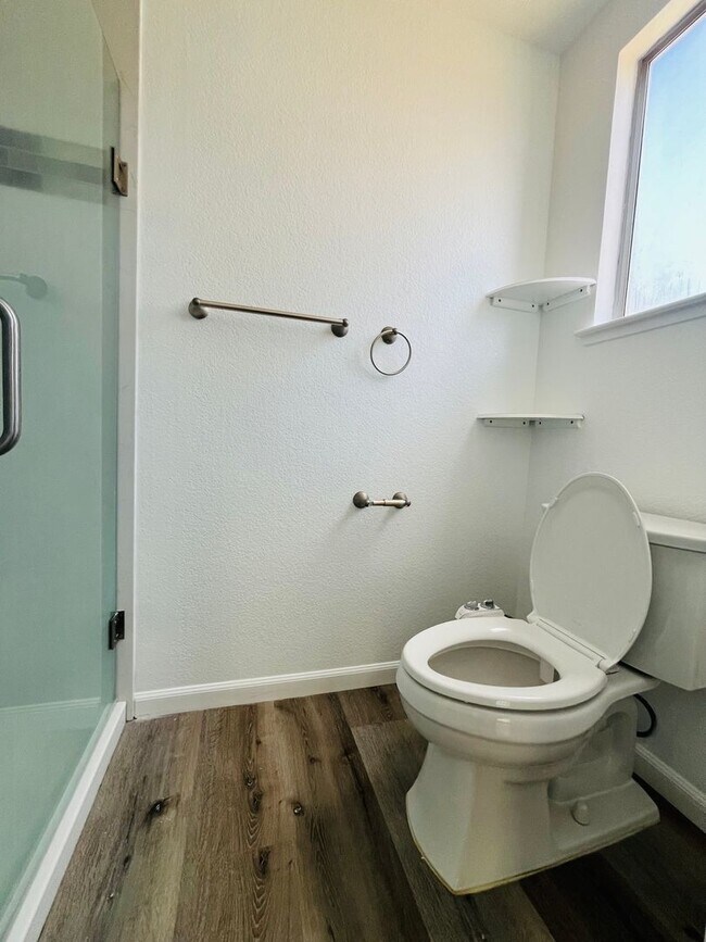 Building Photo - $2450 - 3 Bed/2 Bath Home in a Beautiful Neighborhood